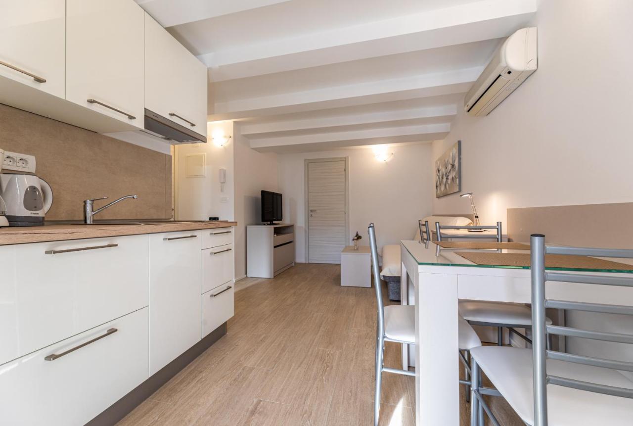 Apartments Crnekovic III Baška Eksteriør bilde