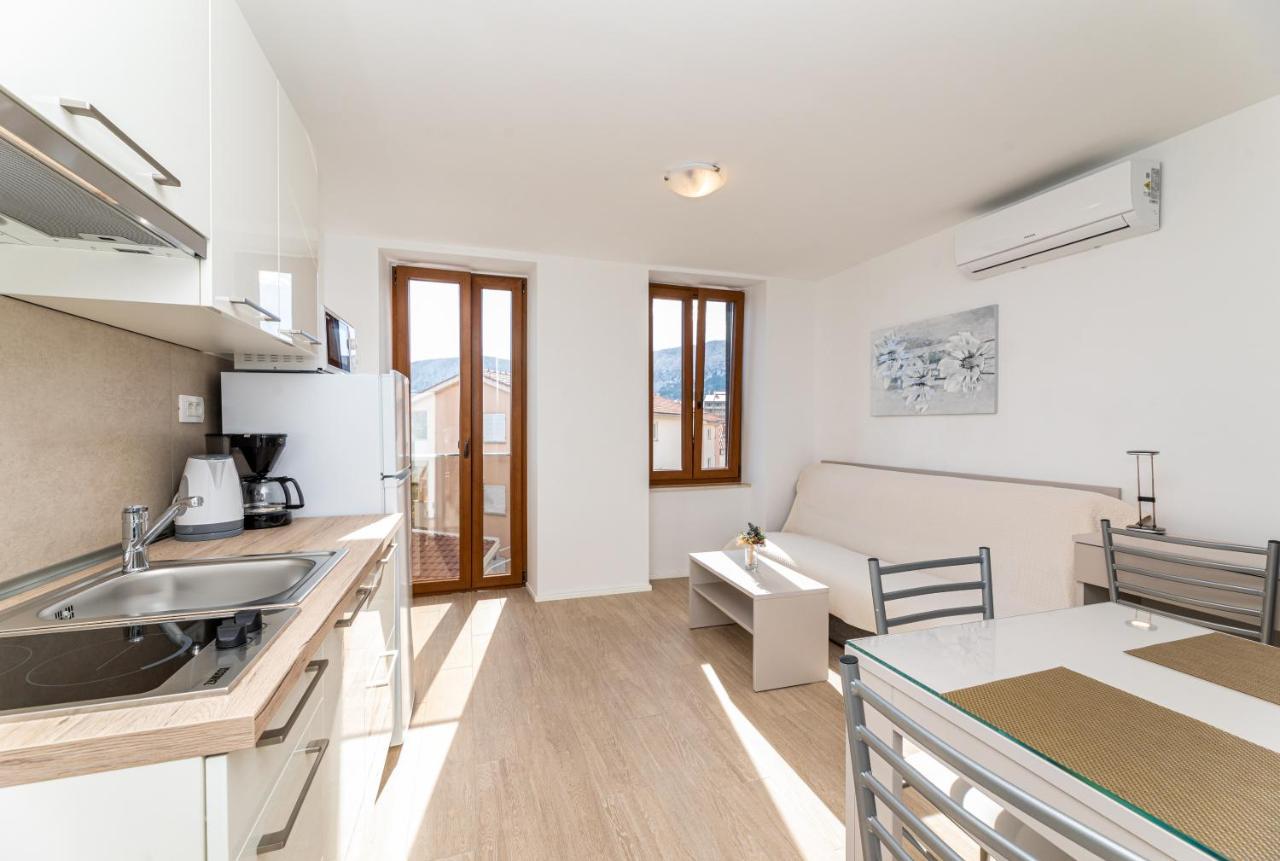 Apartments Crnekovic III Baška Eksteriør bilde